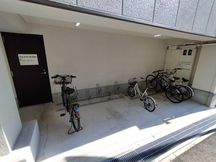 物件外観写真4　(駐輪場)