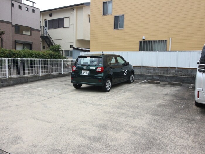 物件外観写真6　(駐車場)