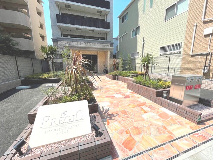 物件外観写真2　(エントランス部分)