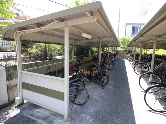 物件外観写真3　(駐車場)