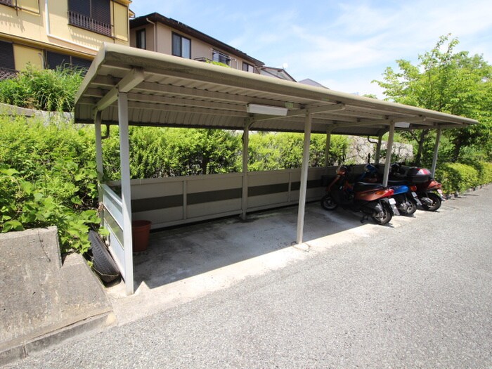 物件外観写真5　(バイク置き場)