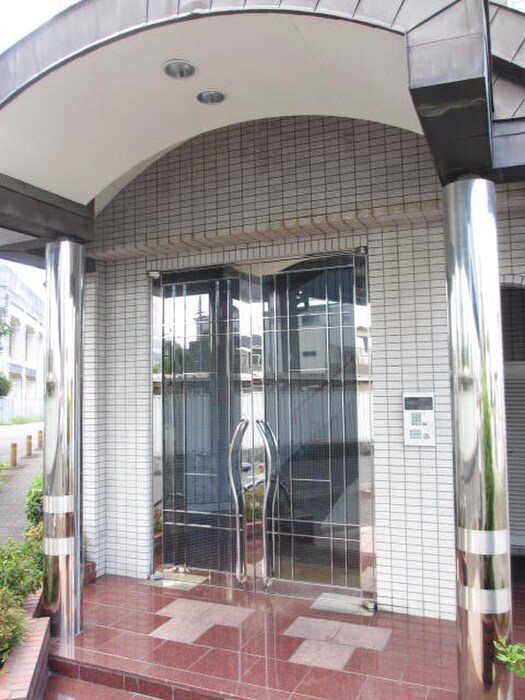 物件外観写真6　(エントランス部分)