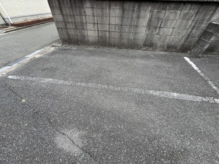 物件外観写真3　(駐車場)