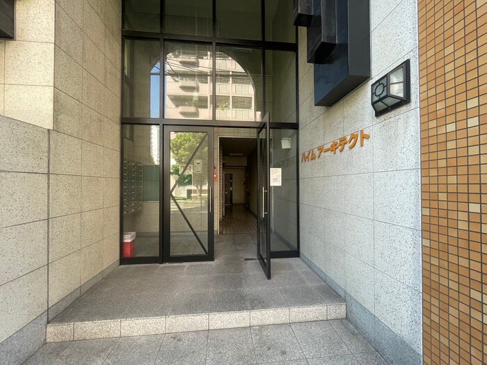 物件外観写真2　(エントランス部分)