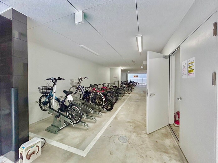 物件外観写真2　(駐輪場)