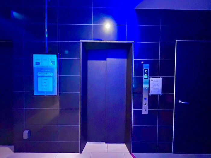 物件外観写真6　(エントランス部分)