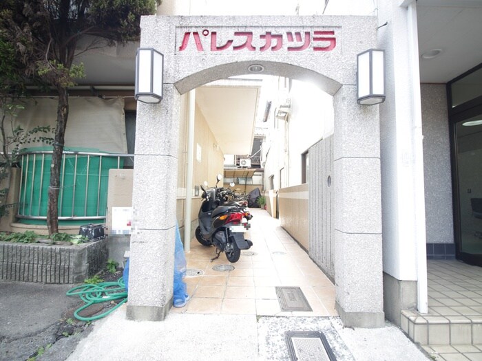 物件外観写真2　(エントランス部分)