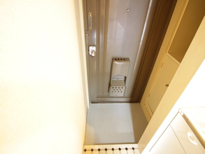 物件内観写真9　(玄関)