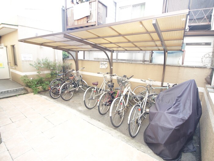 物件外観写真3　(駐輪場)
