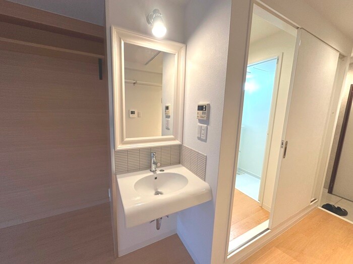 物件内観写真9　(洗面)