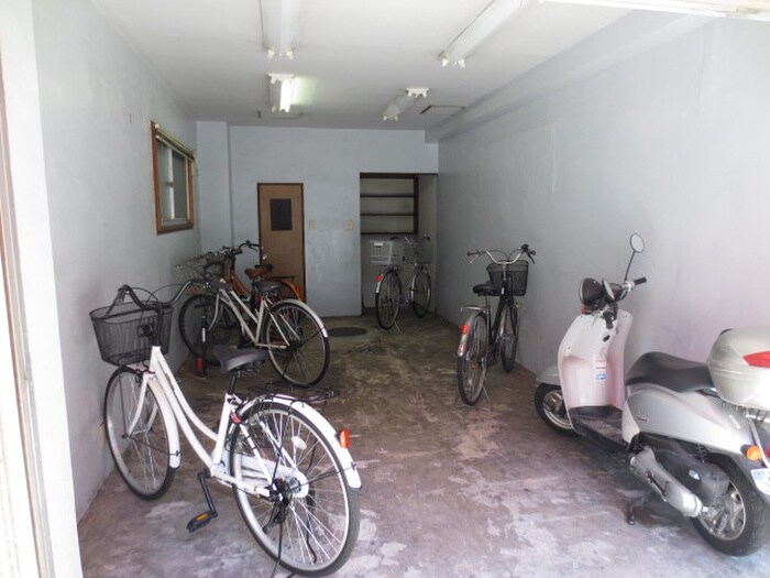 物件外観写真3　(駐輪場)