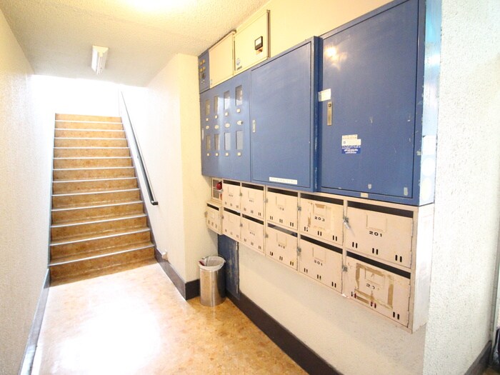 物件外観写真6　(エントランス部分)