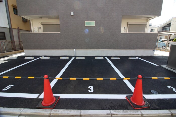 物件外観写真5　(駐車場)