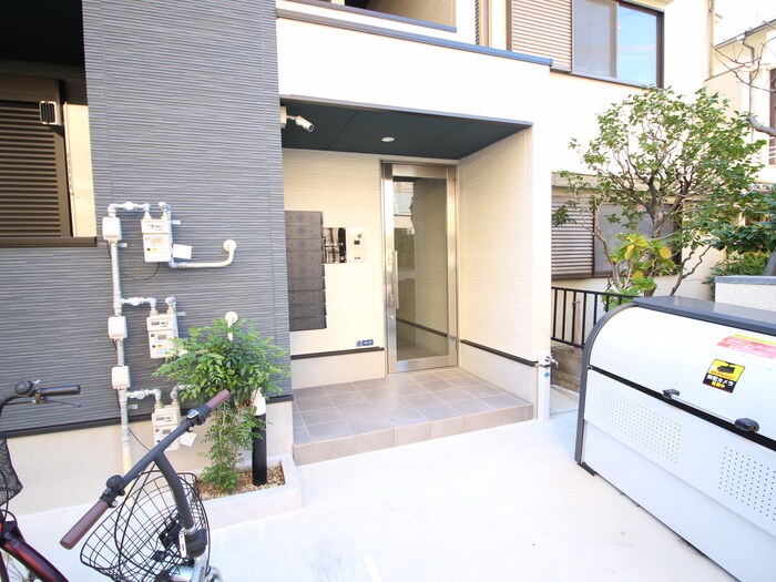 物件外観写真4　(エントランス部分)