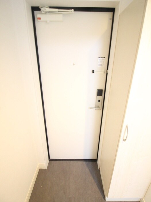 物件内観写真16　(玄関)