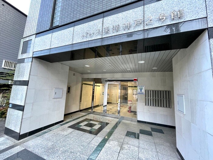 物件外観写真4　(エントランス部分)