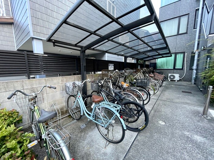 物件外観写真5　(駐輪場)
