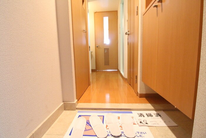 物件内観写真7　(玄関)