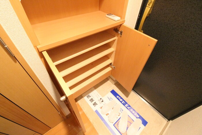 物件内観写真8　(靴箱)