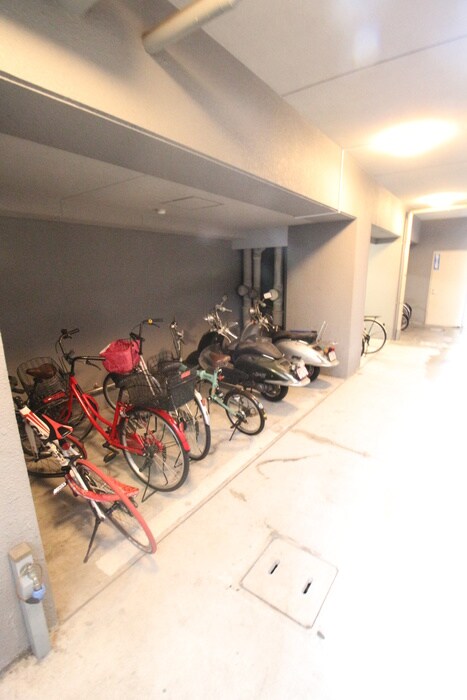 物件外観写真3　(駐輪場)