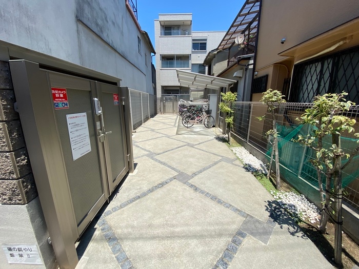 物件外観写真3　(エントランス部分)