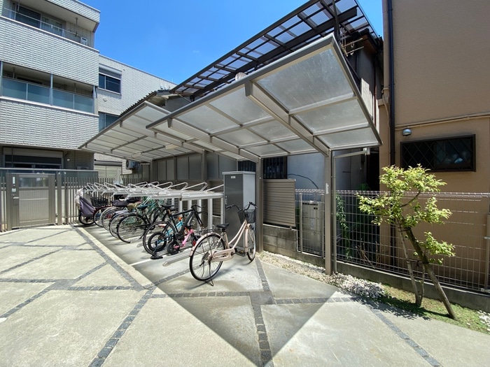 物件外観写真4　(駐輪場)