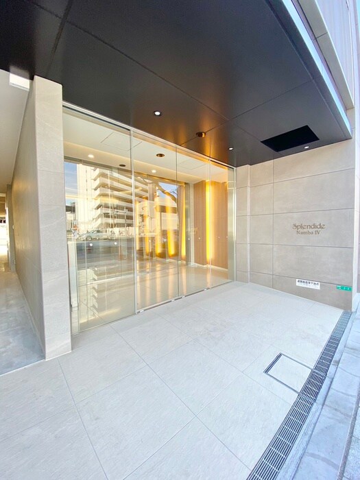 物件外観写真2　(エントランス部分)