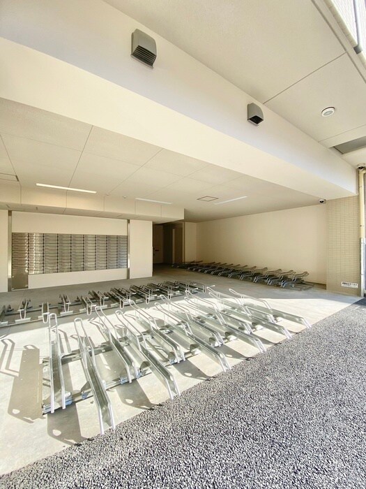 物件外観写真4　(駐輪場)