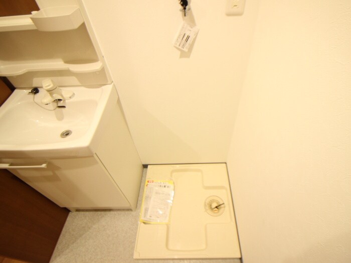 物件内観写真12　(洗濯機置場)