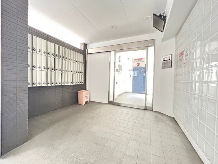 物件外観写真3　(エントランス部分)