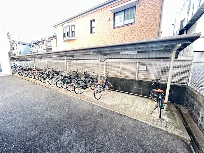 物件外観写真4　(駐輪場)