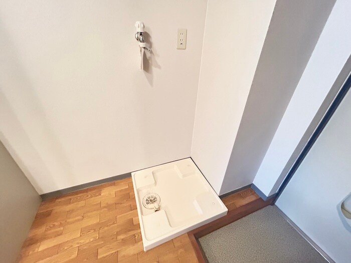 物件内観写真15　(洗濯機置場)