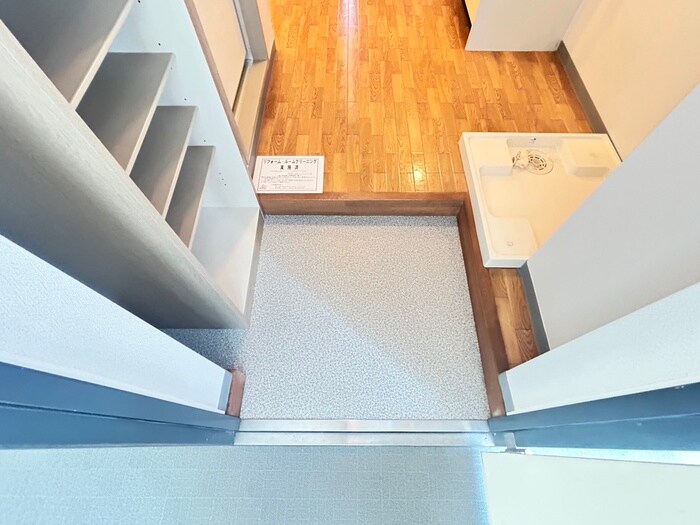 物件内観写真16　(玄関)