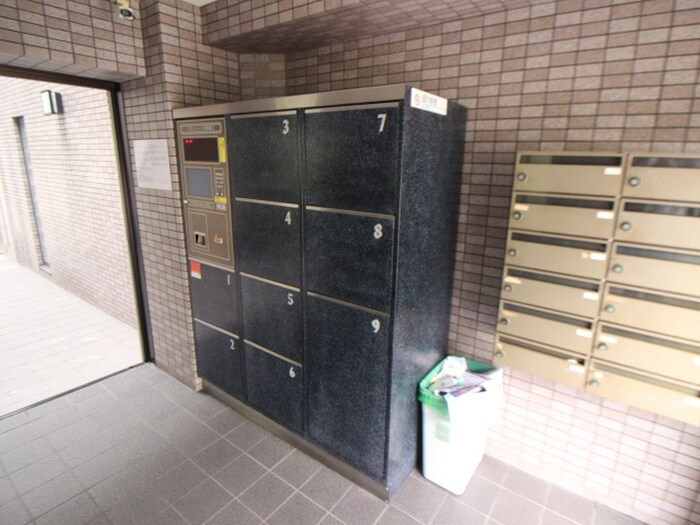 物件外観写真4　(エントランス部分)