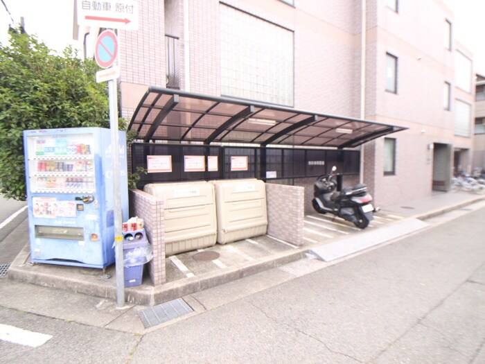 物件外観写真6　(バイク置き場)