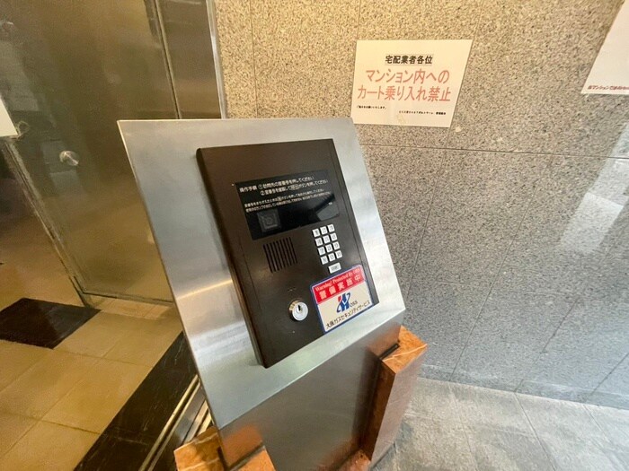 物件外観写真4　(エントランス部分)