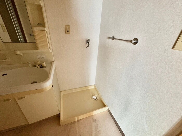 物件内観写真13　(洗濯機置場)