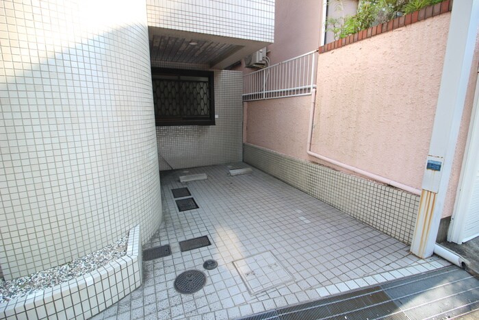 物件外観写真6　(駐車場)