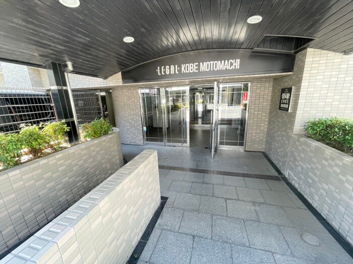 物件外観写真3　(エントランス部分)