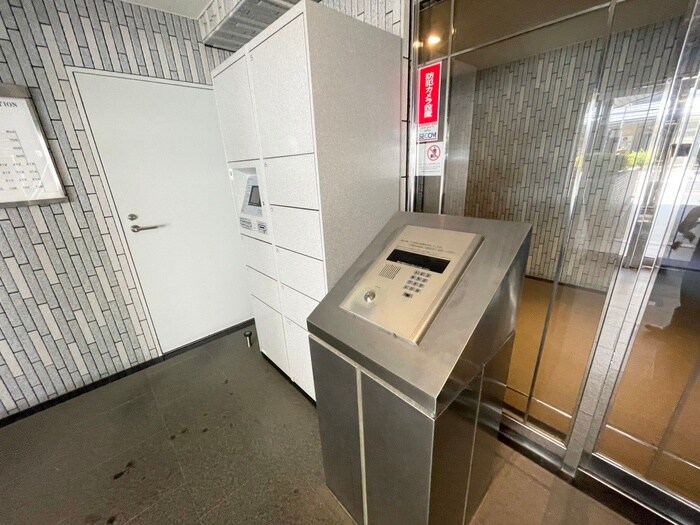 物件外観写真4　(エントランス部分)