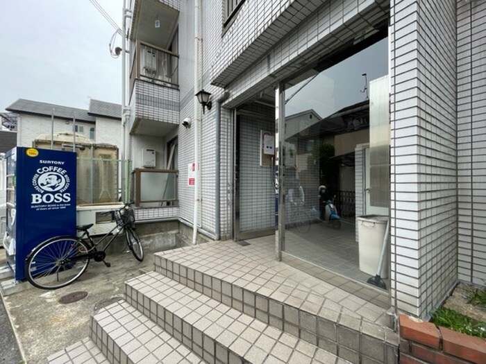 物件外観写真2　(エントランス部分)