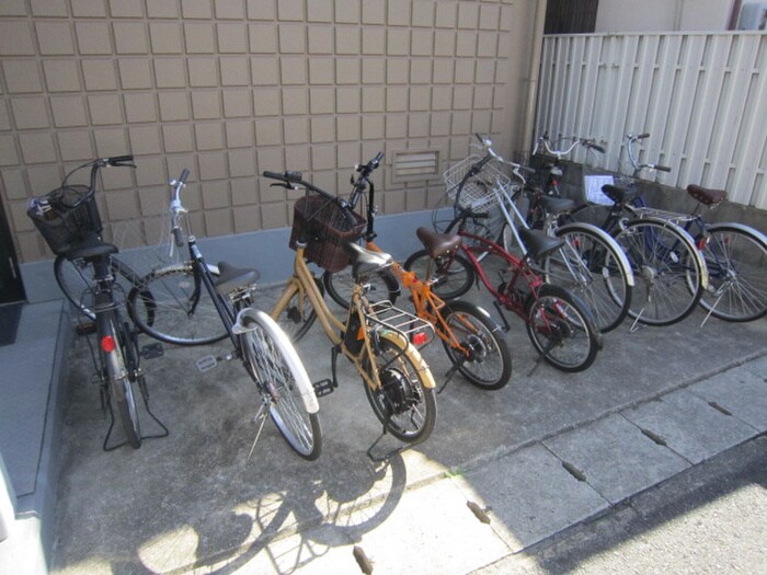 物件外観写真3　(駐輪場)