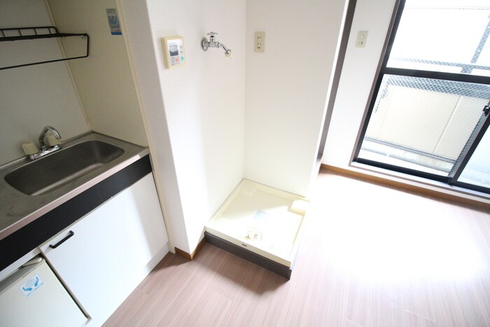 物件内観写真10　(洗濯機置場)