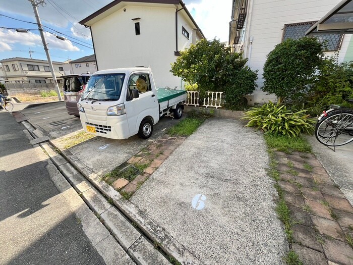物件外観写真3　(駐車場)