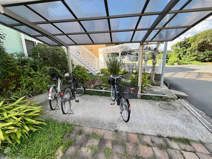 物件外観写真4　(駐輪場)