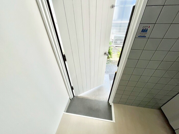 物件内観写真13　(玄関)