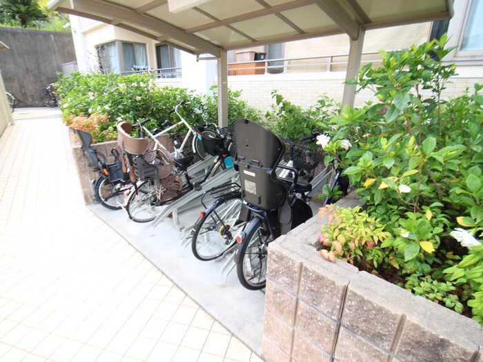 物件外観写真5　(駐輪場)