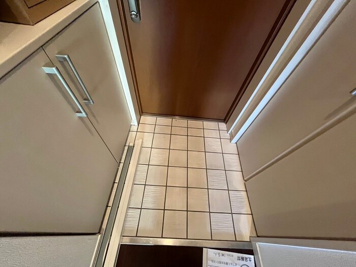 物件内観写真16　(玄関)