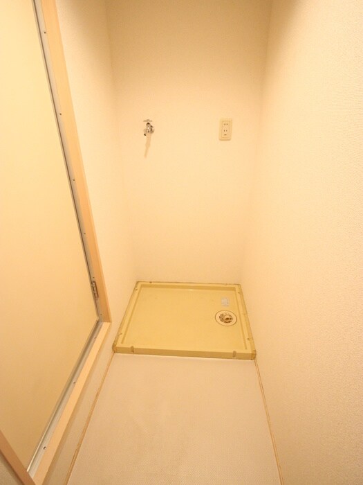 物件内観写真13　(洗濯機置場)