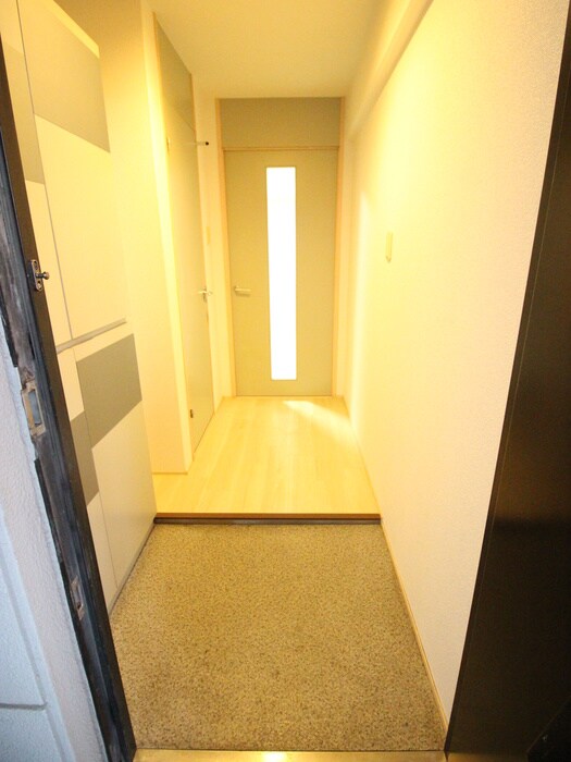 物件内観写真15　(玄関)